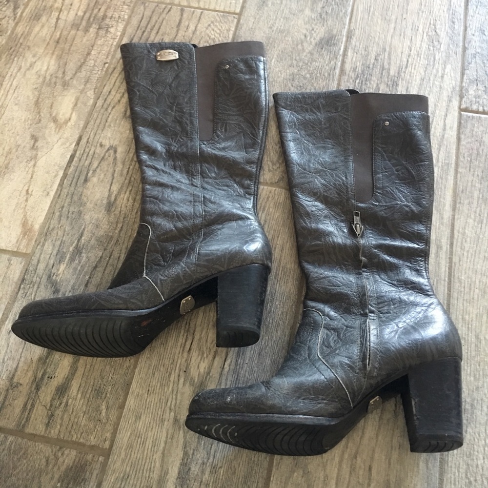 Ugg boots embossed leather heel size 9